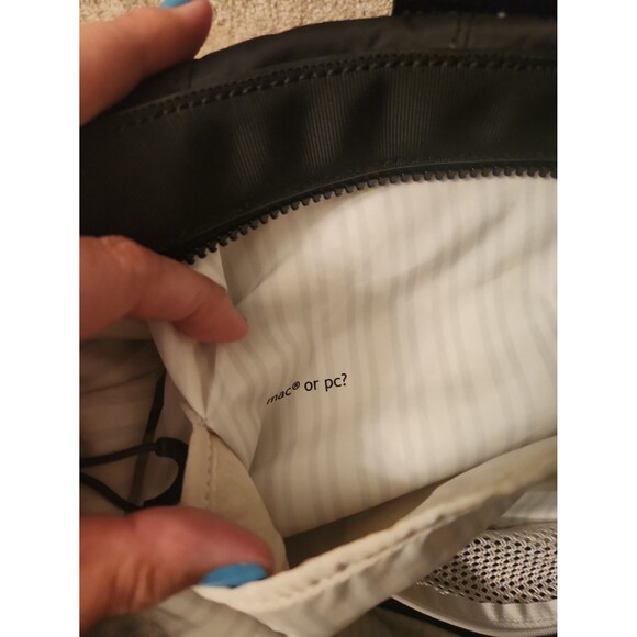 Lululemon Black Nylon & Mesh Large Travel or Gym Duffel Bag - Picture 8 of 12